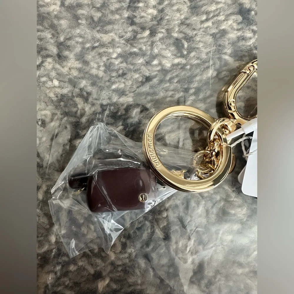 Lululemon everywhere belt bag keychain